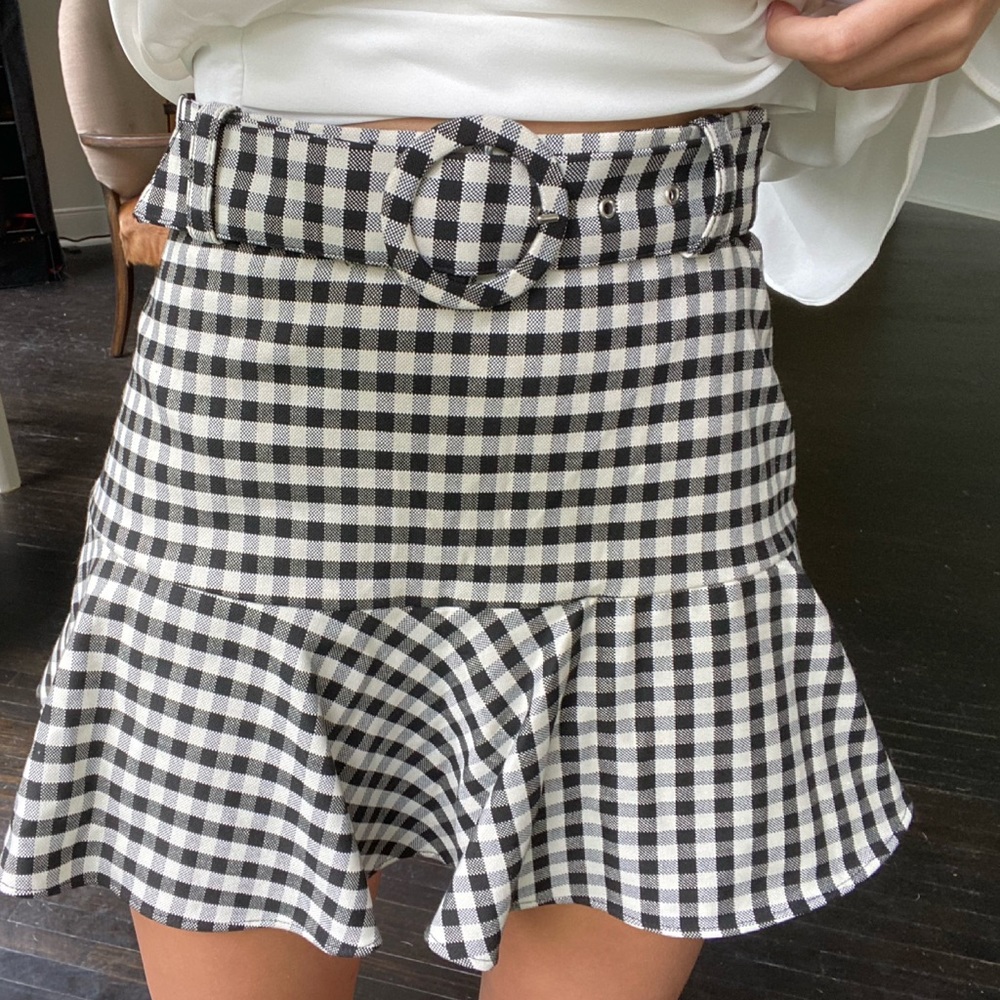 Zara skirt/skort with belt size small